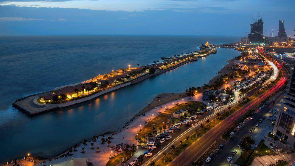 suasana malam lokasi Jeddah Street Circuit (formula1.com)