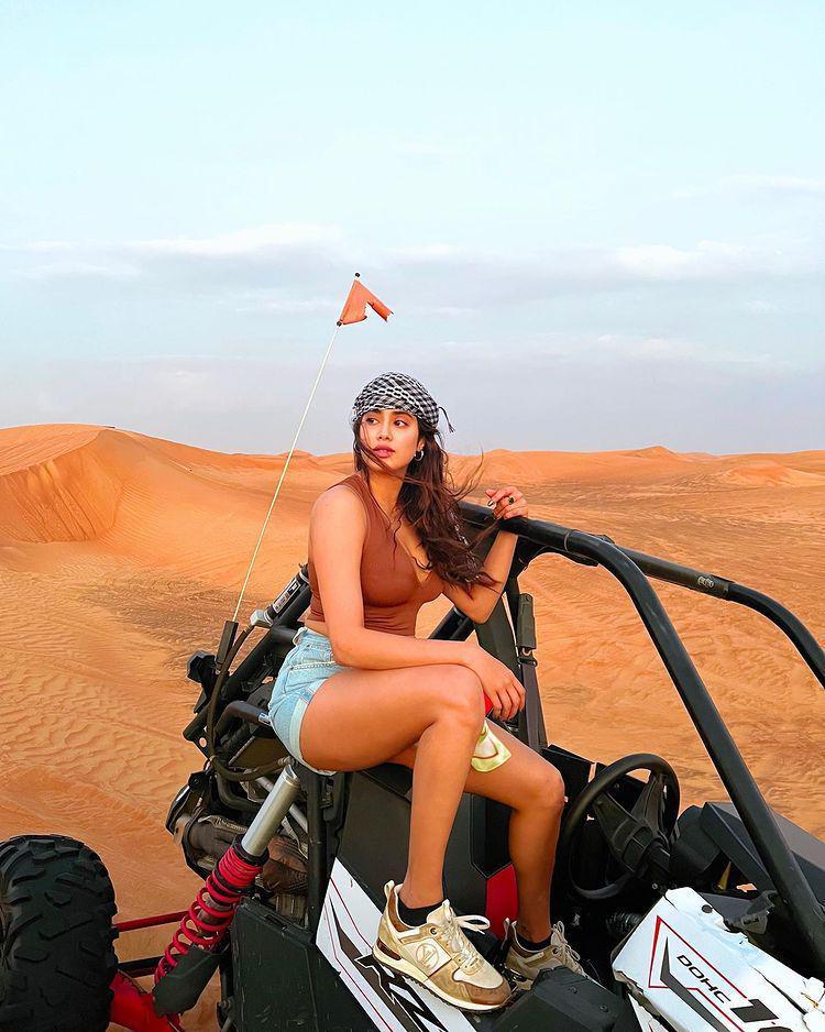 liburan Janhvi Kapoor (instagram.com/janhvikapoor)