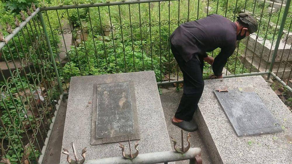 Makam WM Sastrodihardjo bersama adiknya . IDN Times/ Bramanta Pamungkas