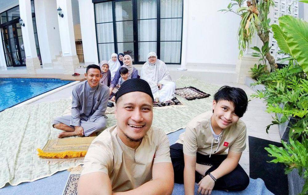 potret keluarga Arie Untung (instagram.com/ariekuntung)