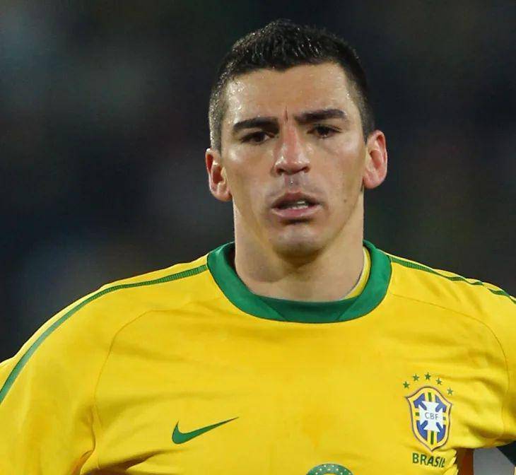 Lucio saat tampil untuk timnas Brazil. (asroma.com)