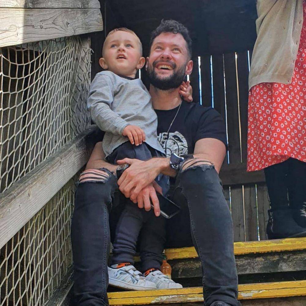 Calum Scott bersama keponakan (instagram.com/calumscott)