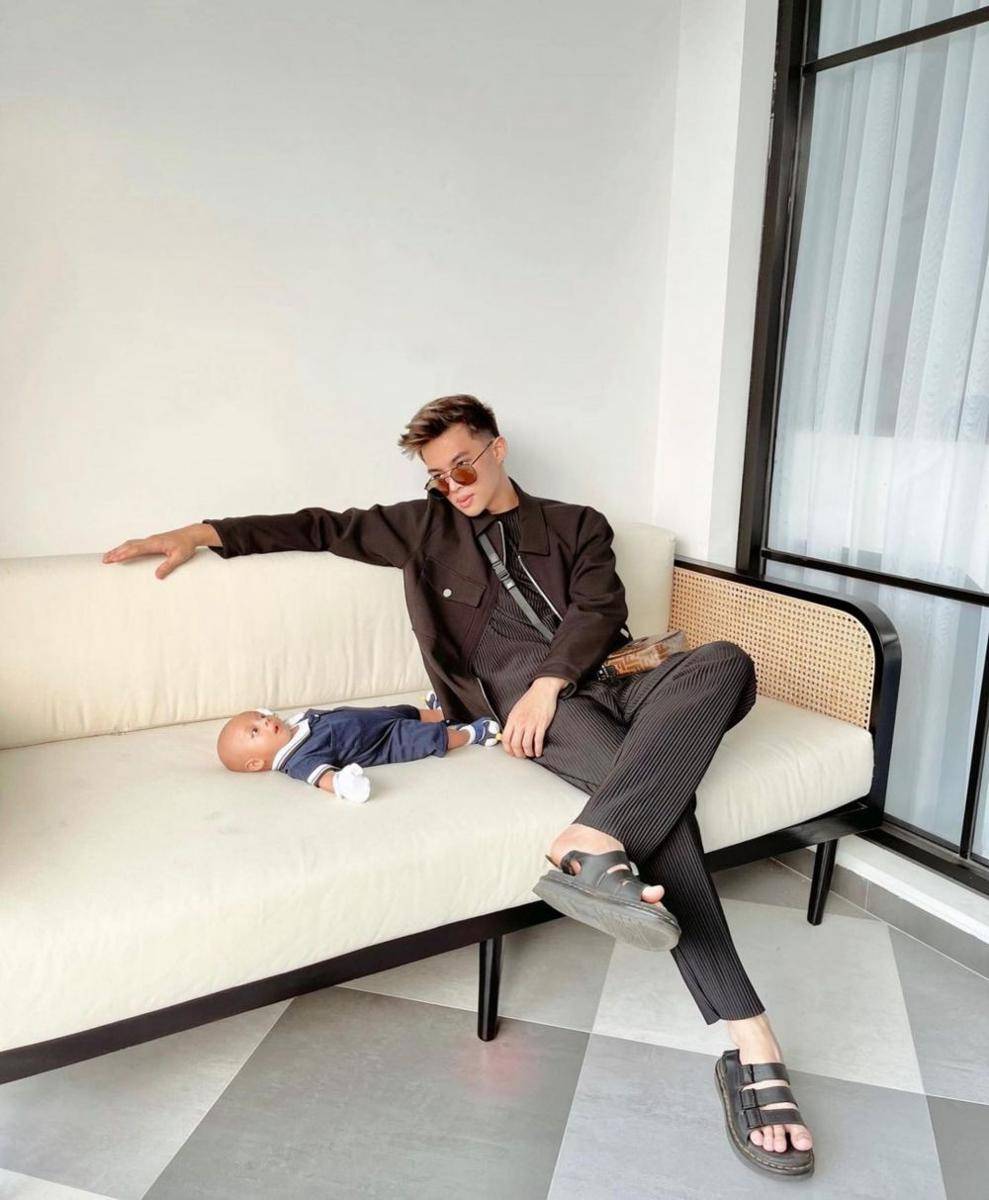 Artis jadi ayah di usia muda (Instagram.com/rey_mbayang/)