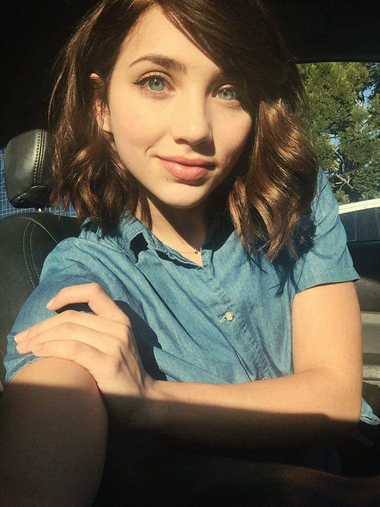 Emily Rudd (twitter.com/emilysteaparty)
