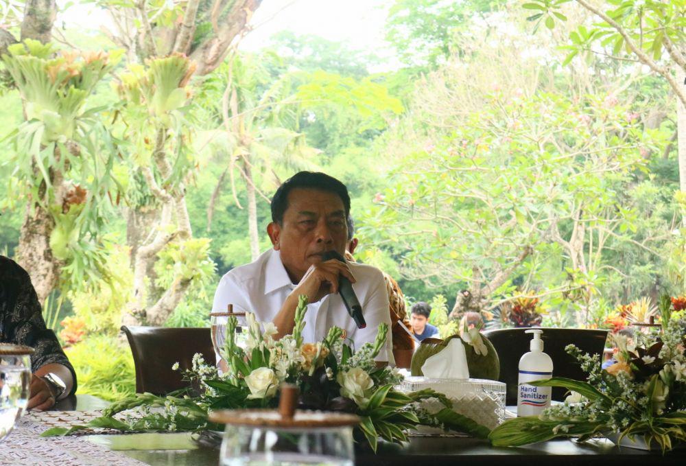 Moeldoko saat menjelaskan mengenai potensi lonjakan kasus COVID-19 saat Nataru. IDN Times/Alfi Ramadana