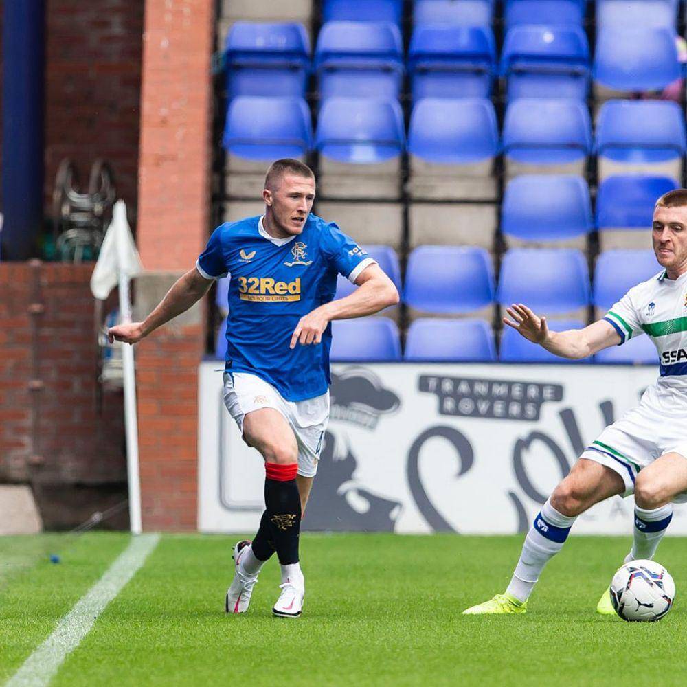 John Lundstram saat tampil membela Rangers. (instagram.com/johnlunny7)