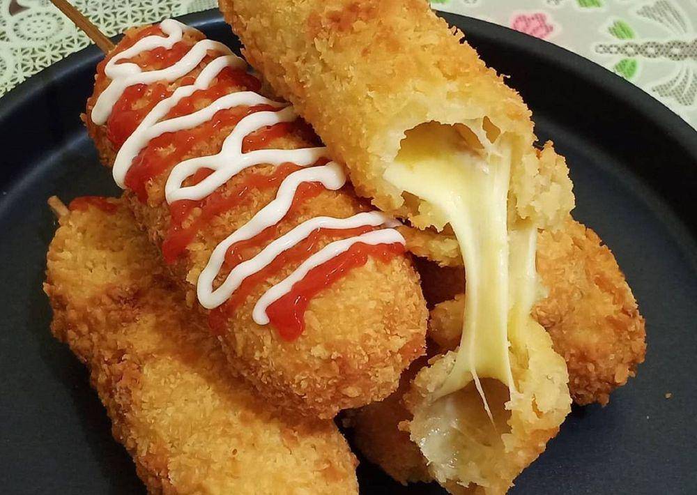ilustrasi corn dog mozzarella sosis (instagram.com/dara_asmarajati)