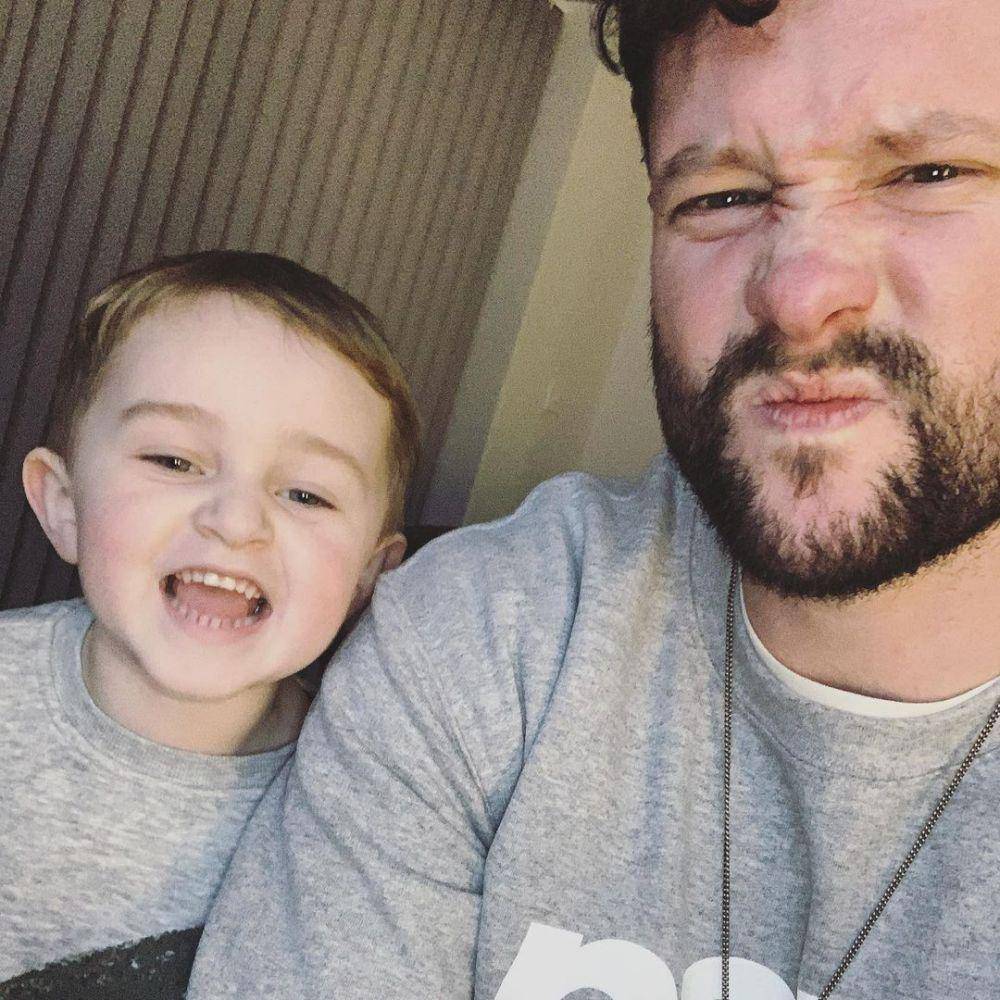 Calum Scott bersama keponakan (instagram.com/calumscott)