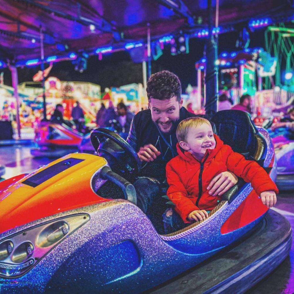 Calum Scott bersama keponakan (instagram.com/calumscott)