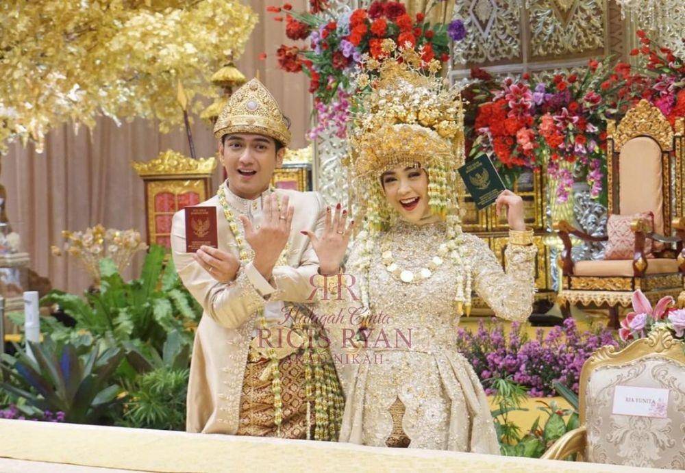 Akad nikah Ria Ricis dan Teuku Ryan. (Instagram.com/officialmnctv)
