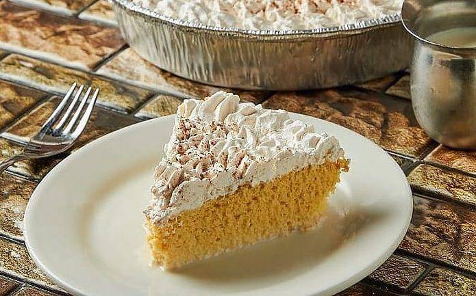 ilustrasi tres leches cake (instagram.com/lapanetiere)