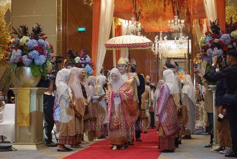 Akad nikah Ria Ricis dan Teuku Ryan. (Instagram.com/officialmnctv)