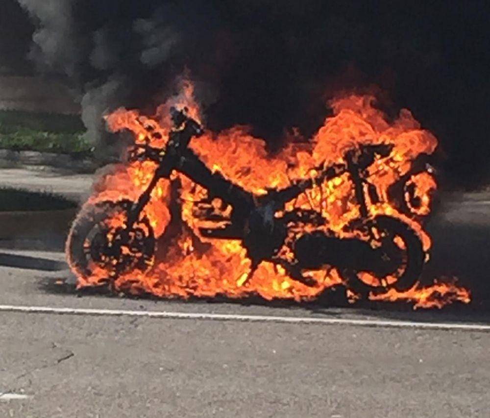 Ilustrasi motor terbakar (Fremonttribune.com)