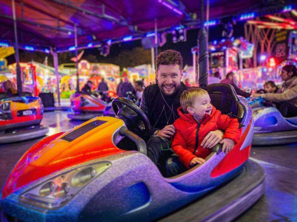Calum Scott bersama keponakan (instagram.com/calumscott)