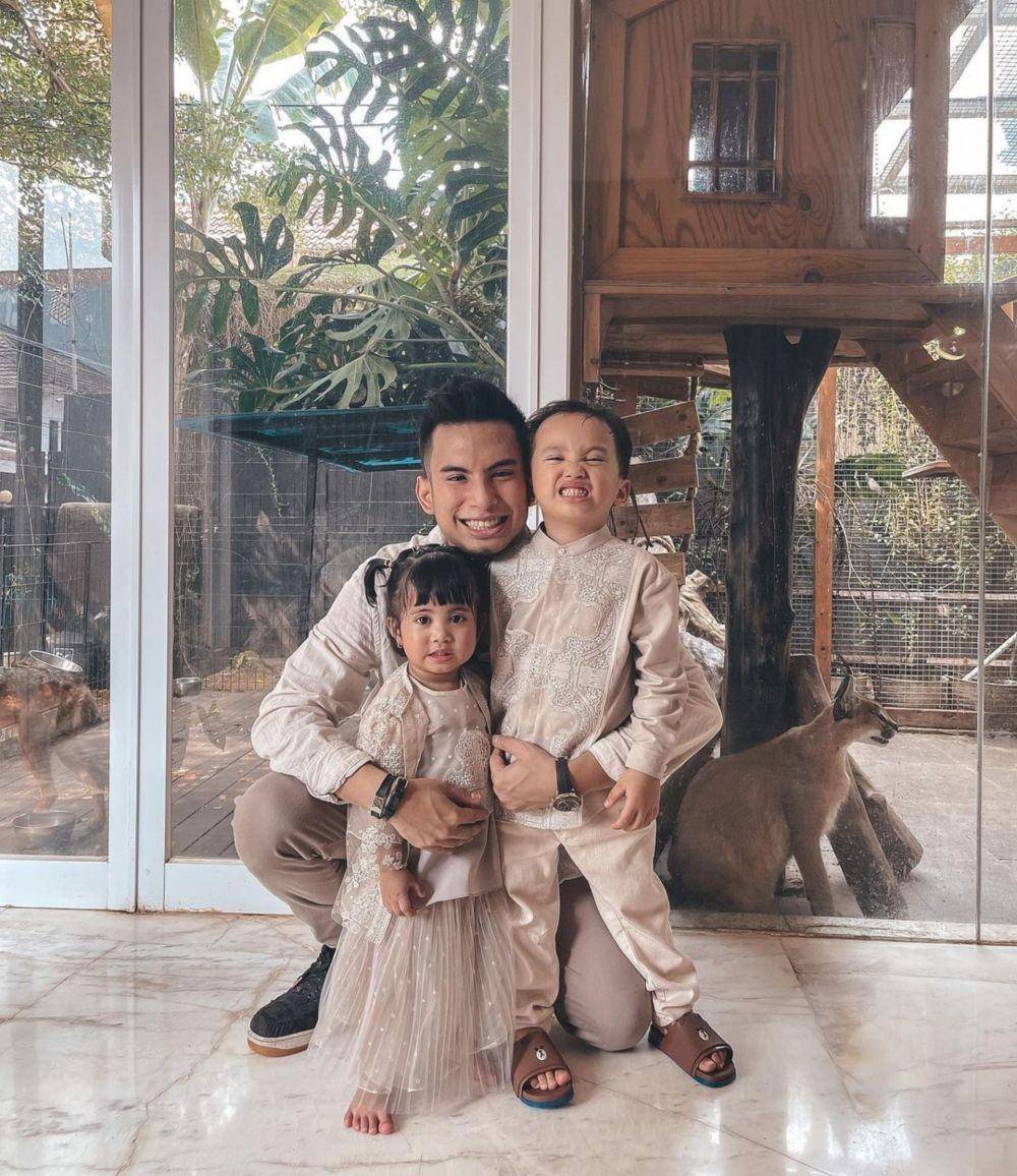 Artis jadi ayah di usia muda (Instagram.com/okintph/)