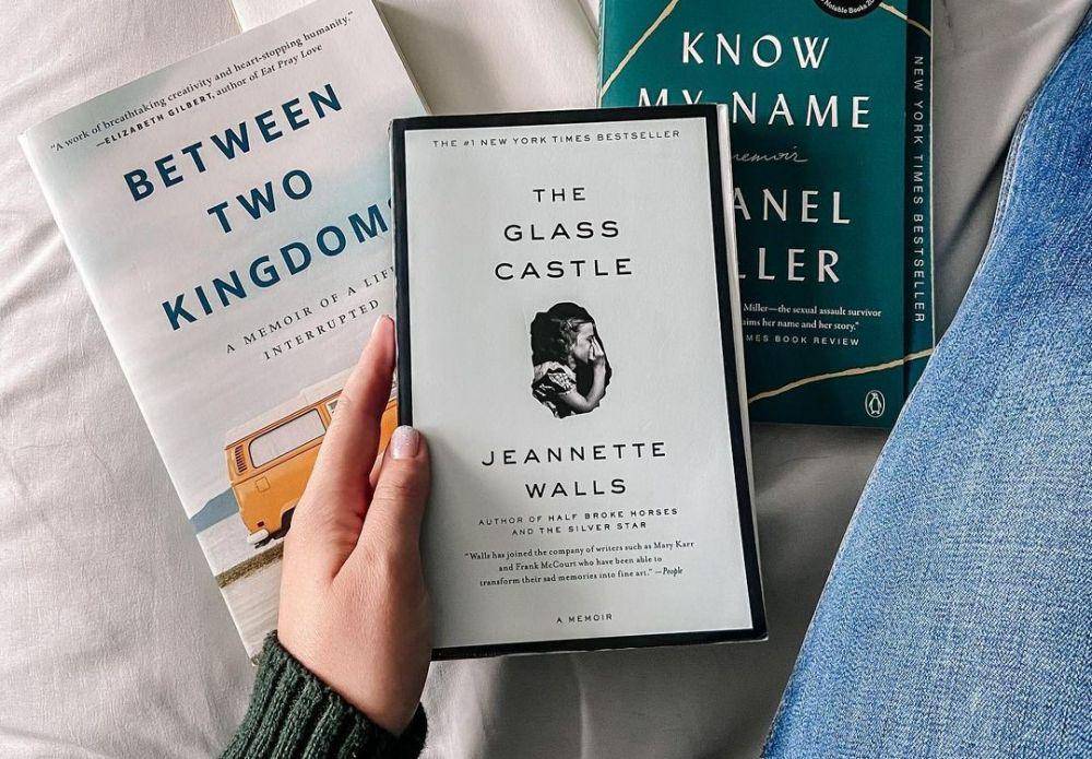 novel yang mengangkat tema kemiskinan (instagram.com/ashleysbooknook_)