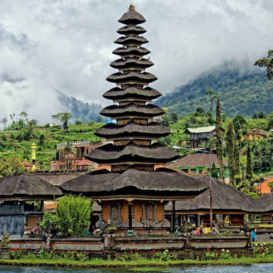 Bali (unsplash.com/sldoug)