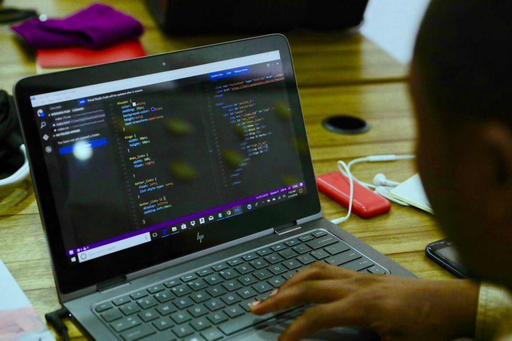 ilustrasi belajar programing (unsplash.com/Lagos Techie)