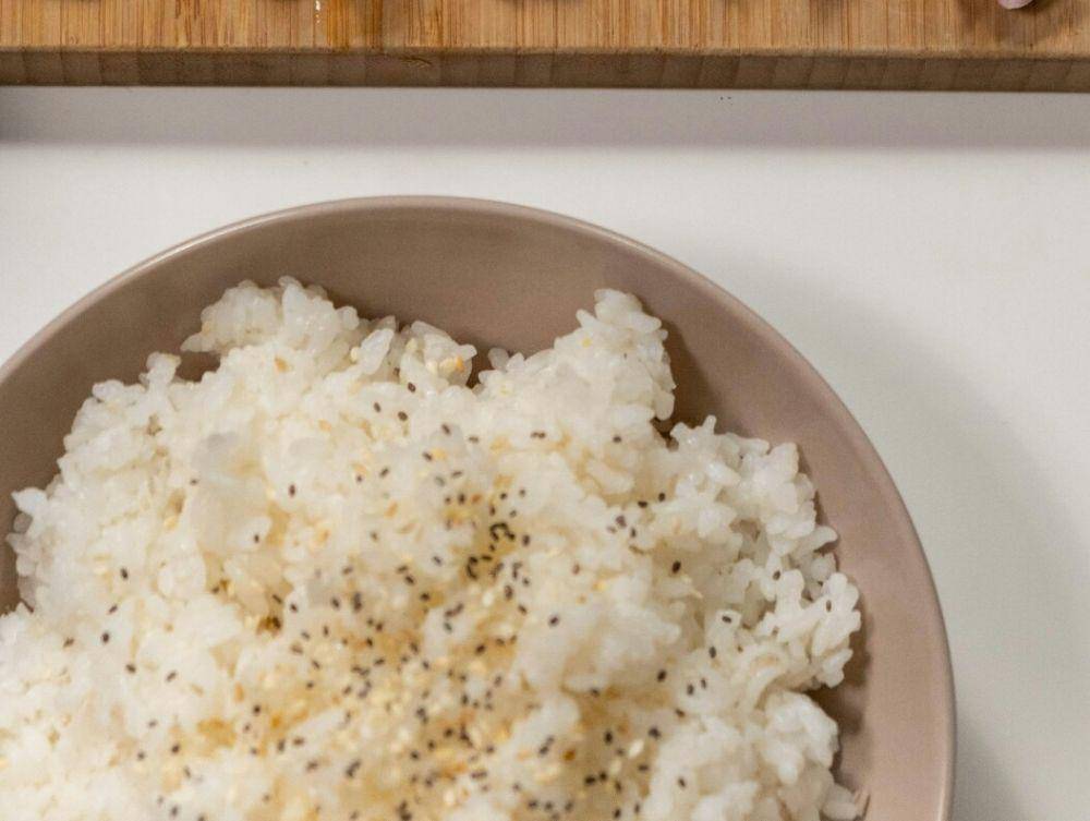masak nasi kimbap (pexels.com/@cottonbro)