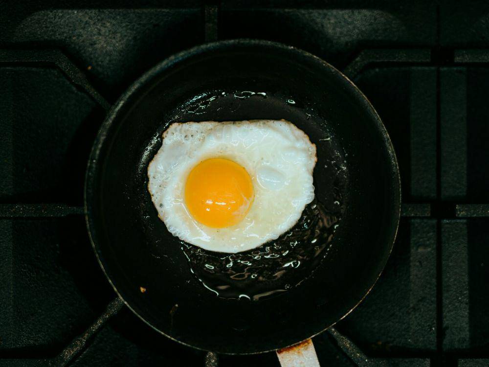 ceplok telur (unsplash.com/@nate_dumlao)