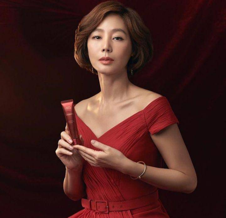 Kim Sung Ryung (instagram.com/sungryoung_kim)