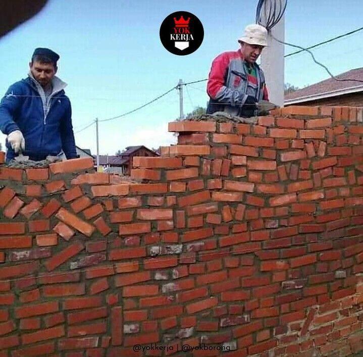 kelakuan nyeleneh kuli bangunan saat bekerja (instagram.com/yokkerja)
