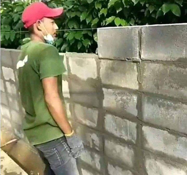 kelakuan nyeleneh kuli bangunan saat bekerja (instagram.com/ka_wula_alit)