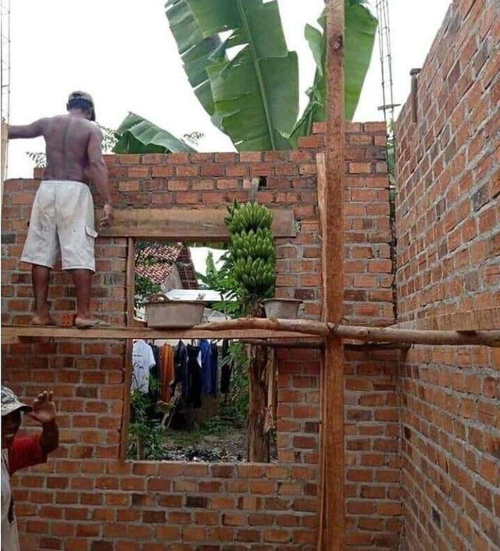 kelakuan nyeleneh kuli bangunan saat bekerja (instagram.com/ka_wula_alit)