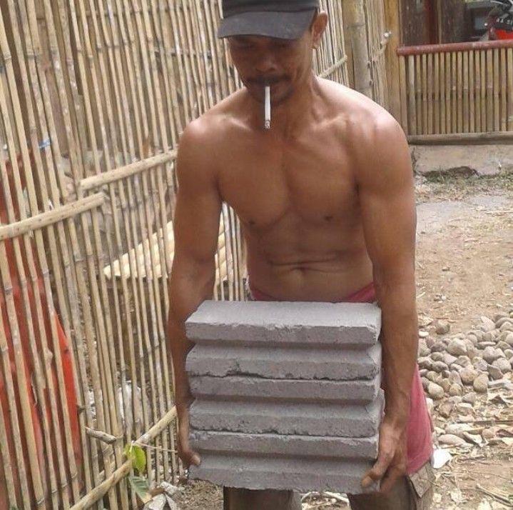 kelakuan nyeleneh kuli bangunan saat bekerja (instagram.com/kulibangunan.69)