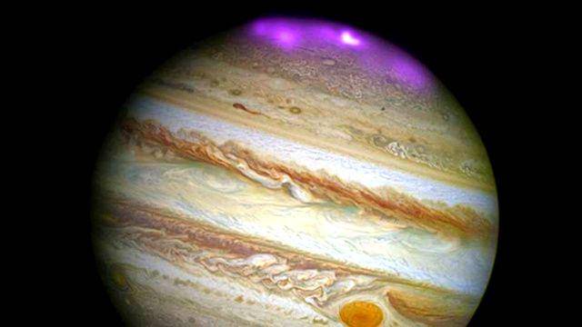potret aurora di kutub Jupiter (nasa.gov)