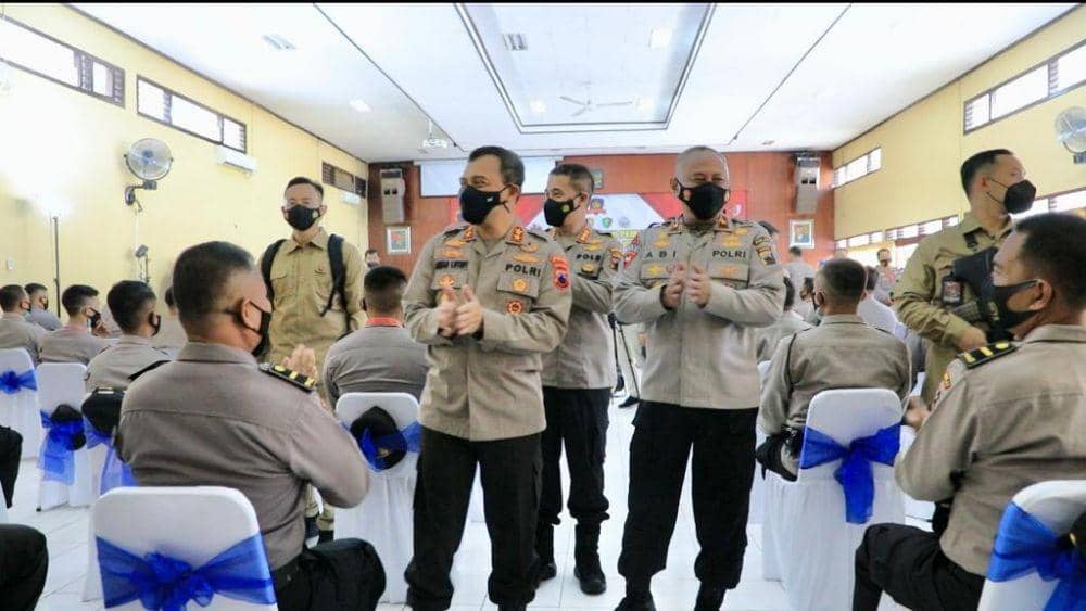 Kapolda Jateng Ahmad Luthfi memberikan pengaraham bagi polisi yang dibina di Pusdik Binmas Polda Jateng. (Dok Humas Polda Jateng)