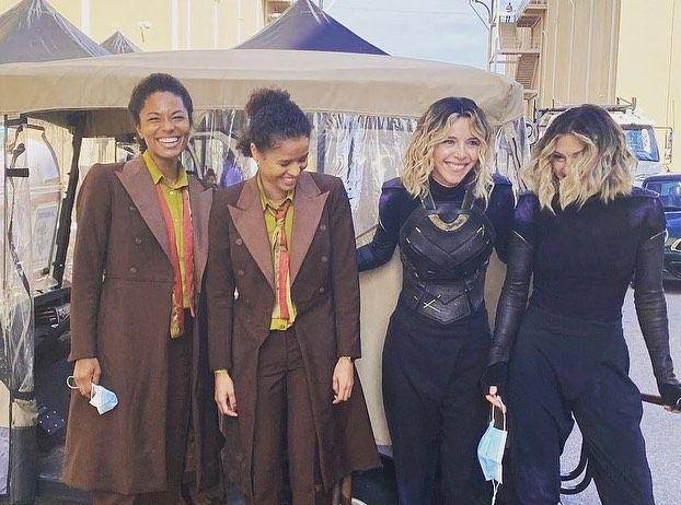 Sophia Di Martino dan Gugu Mbatha-Raw bersama stuntnya (Instagram.com/itssophiadimartino/)