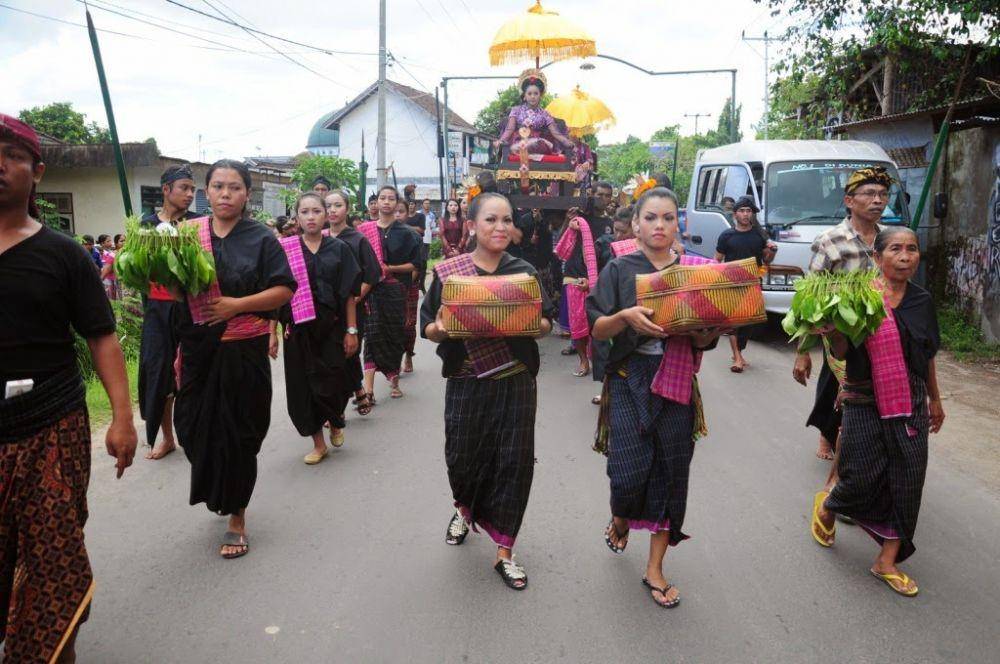 Tradisi Nyongkolan Suku Sasak (ntbkita)