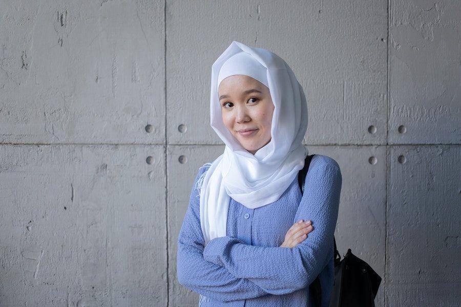 ilustrasi perempuan berhijab (pexels.com/@gabby-k)