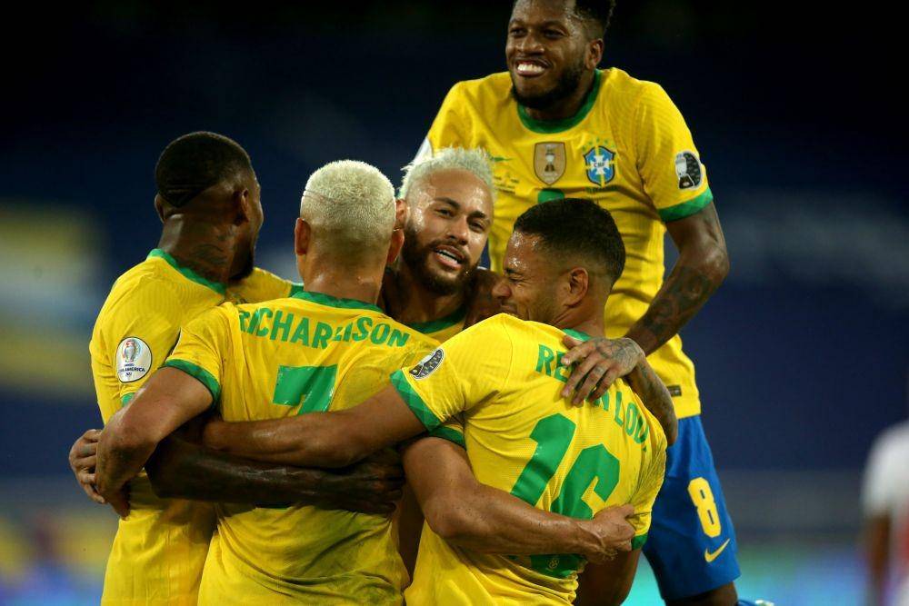 Brasil dipastikan lolos ke Piala Dunia 2022. Mereka mencatatkan rekor selalu lolos ke ajang tersebut sejak edisi 1930 digelar. (newsweek.com).