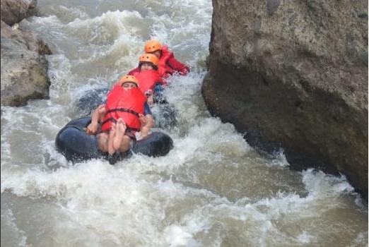 Wahana wisata tubing di Desa Wisata Lembah Singorojo Kabupaten Kendal. (Instagram/@river_tubingsingorojo)