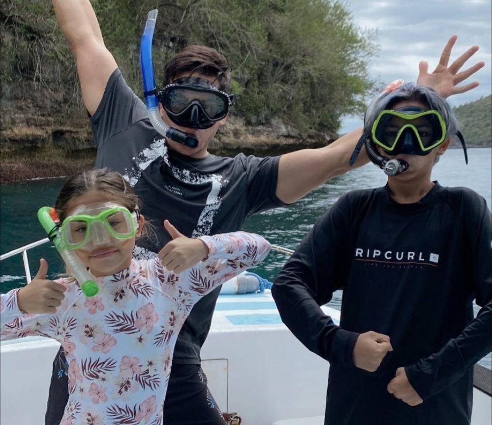 potret Andrew White bersama Jason dan Sarah (instagram.com/andrew.white._)