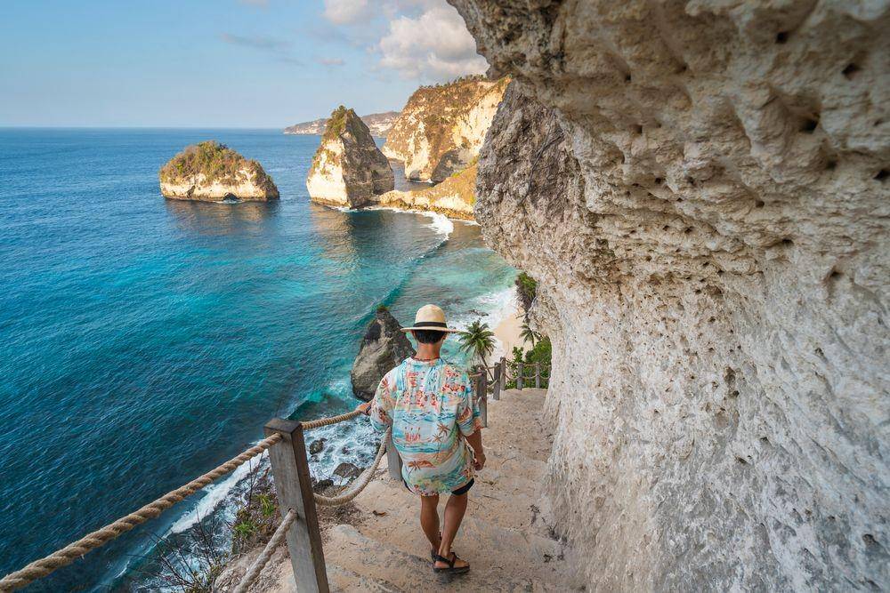 Lanskap Diamond Beach, Nusa Penida, Bali. (ShutterStock/Punnawit Suwattananun)