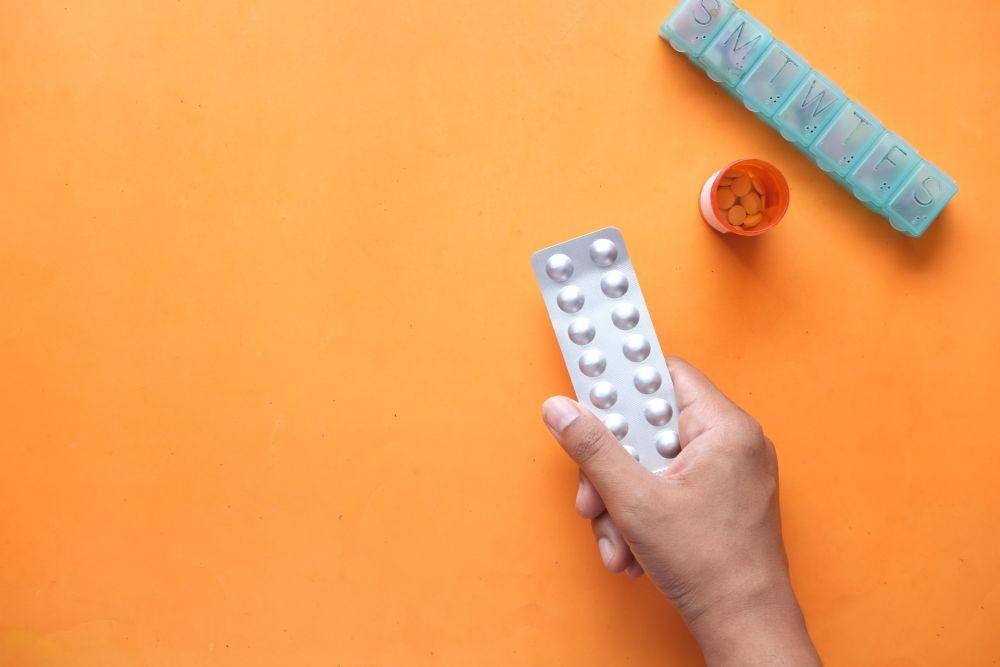 Acyclovir Tablet: Manfaat, Peringatan, Dosis, dan Efek Samping