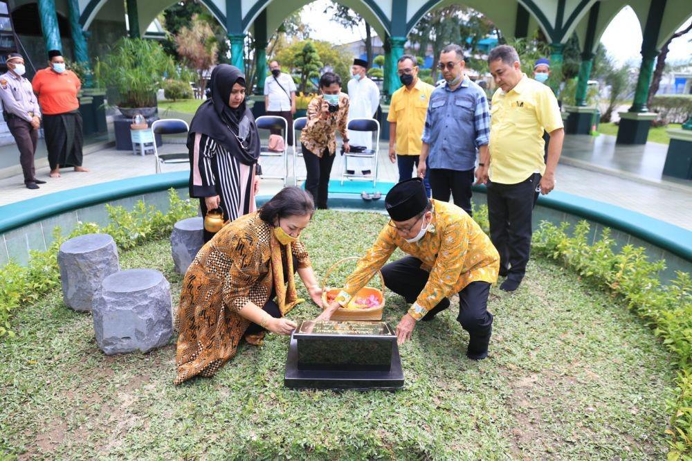 Ziarah, Akbar Tanjung Sebut Haji Anif Sosok yang Berkesan Baginya