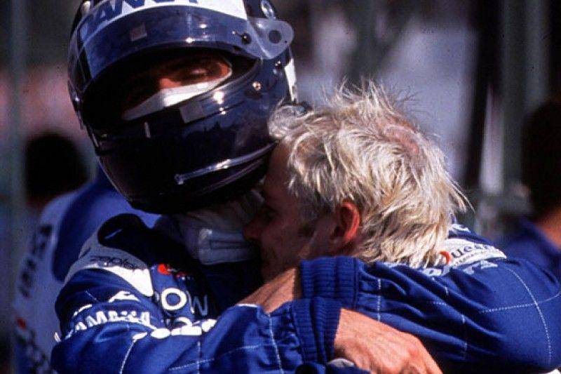 Damon Hill dan Jacques Villeneuve pada GP Hungaria 1997 (autosport.com)