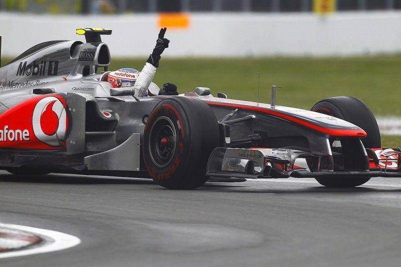 Jenson Button menang pada GP Kanada 2011 (autosport.com)