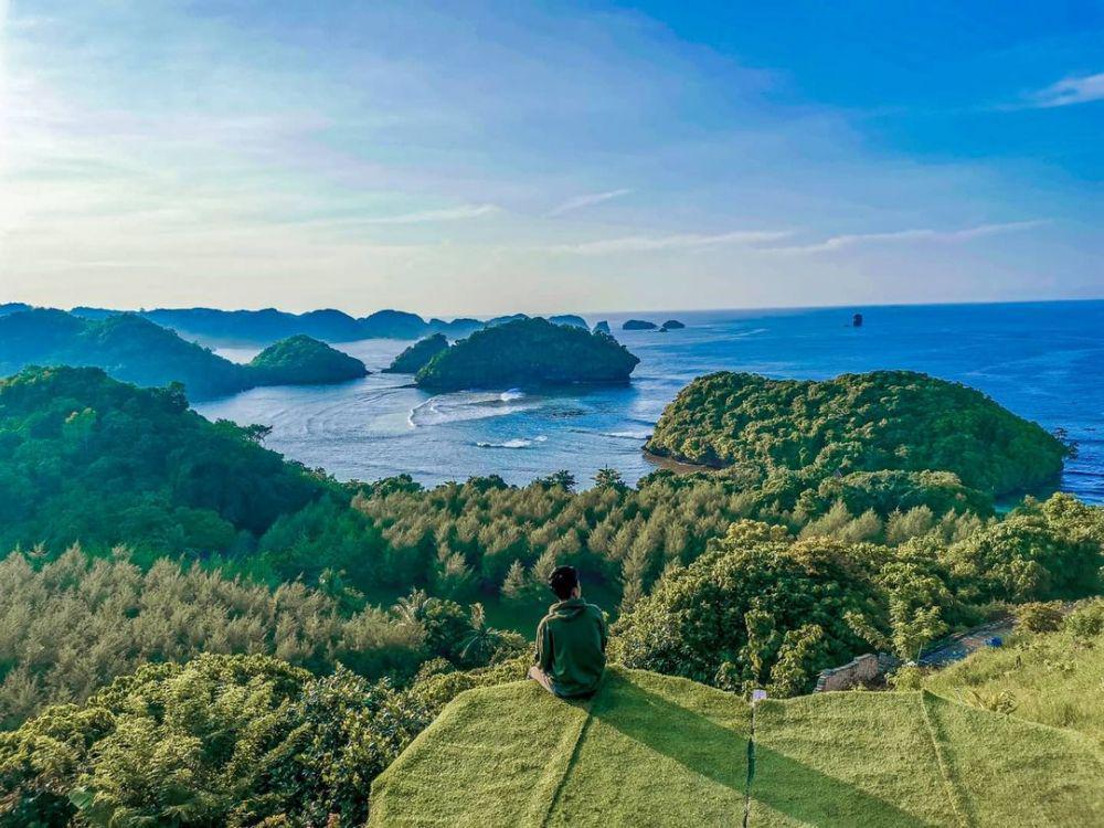 9 Pesona Pantai Teluk Asmara yang Berjuluk Raja Ampatnya Malang