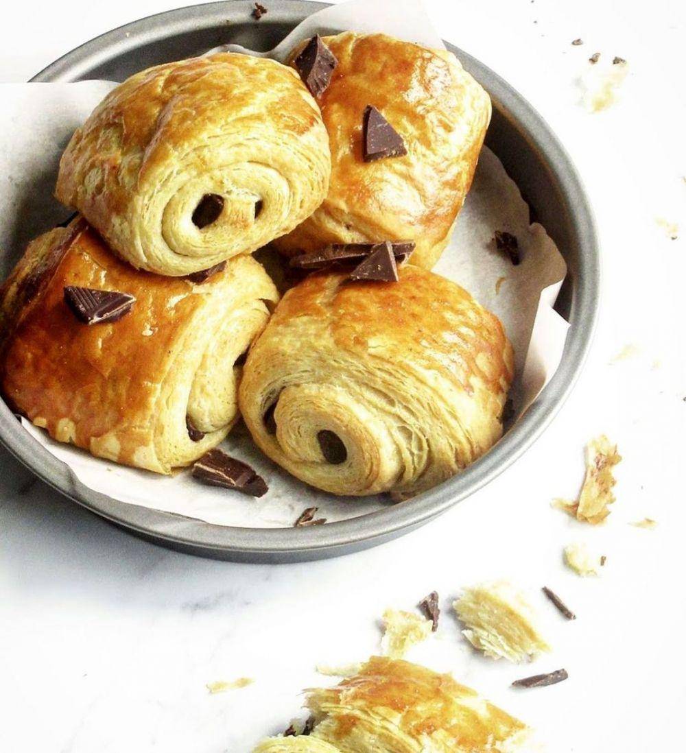 pain au chocolate (instagram.com/cooking_with_jc)