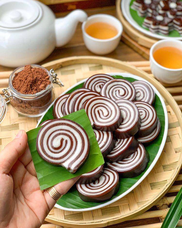ilustrasi lapis kanji cokelat gulung (instagram.com/vitakwee)