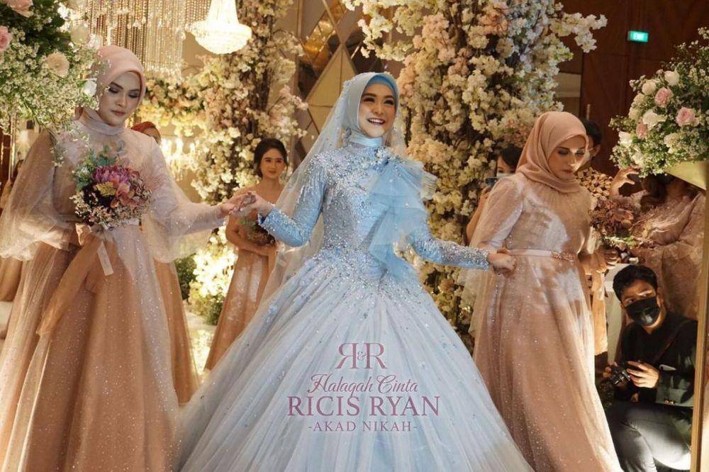 Gaun dan Makeup Resepsi Nikah Ria Ricis dan Teuku Ryan (instagram.com/officialmnctv/)