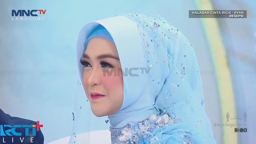 10 Foto Pernikahan Ria Ricis dan Teuku Ryan di Resepsinya