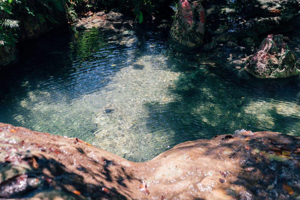 potret air terjun Waeura dari atas (dispar.malukuprov.go.id)