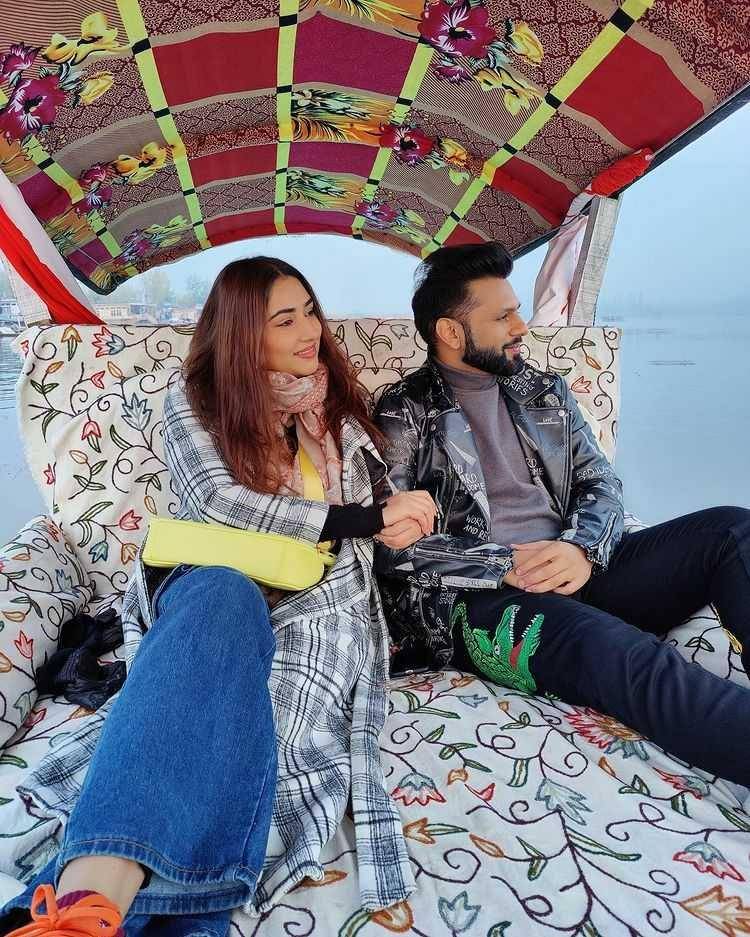 Rahul Vaidya dan istri (instagram.com/dishaparmar)