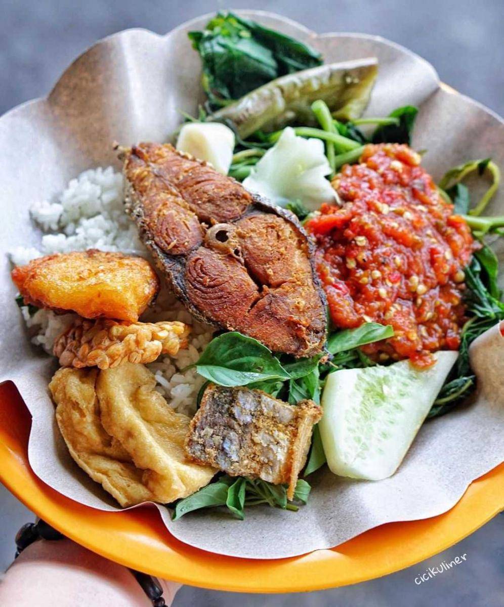 Nasi tempong (instagram.com/cicikuliner)